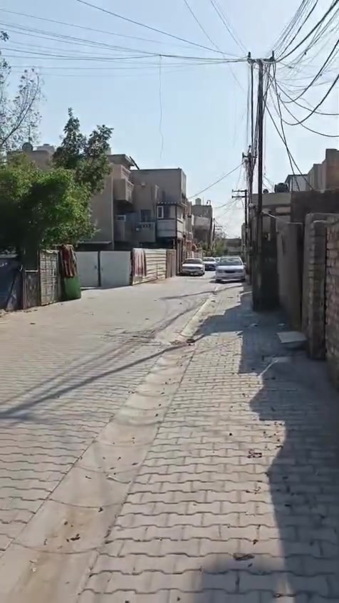 من رخصة الادمن المحترم
السلام عليكم بيت للبيع (تجاوز)  المنطقة بغداد الجديدة شارع المسبح قرب الملجأ  مساحه 90 واجهية ٦ و نزال ١٥ الطابق الاول : طرمة متوسطه الحجم تحتوي على صحيات مدخلين مدخل للستقبال و للمطبخ و المطبخ هوه حولي و غرفة نوم وصحيات بصف الغرفة وداخل الغرفة الترك الطابق الثاني : بیتونه متوسطة الحجم غرفة والحمام و سطح و اكو سطح عالي
كبالك تشجير ع كد واجهه البيت وطول 4 أو 5 حديقة 

للستفسار: ***********
