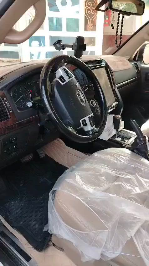 السلام عليكم لاندكروز للبيع موديل 2010  محدثه 2015 اتصل واسمع باقي التفاصيل*********** المكان بابل
