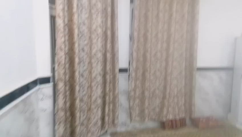 الدار للبيع حي مهندسين النضال قرب الطاقه بضهر شارع اربعين 200 متر طابق ونص الطابق الثاني بي نقص رقم  الدار 46043  حر ***********
