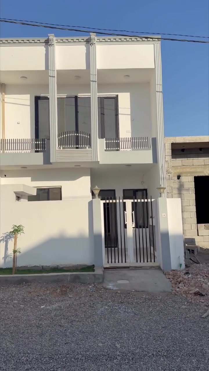 🔥 فرصة مميزة لامتلاك بيت حديث في مجمع الشكرجي 🔥

📍 العنوان: مجمع الشكرجي

🏡 بيت للبيع – بناء حديث جديد
📐 المساحة: 120 متر
📏 الواجهة: 6 × 20 متر

✨ مواصفات البيت:
✔️ مطبخ بارد مع مطبخ حار معزول.
✔️ استقبال واسع مفتوح على الهول مع درج داخلي.
✔️ مجمع صحيات.
✔️ غرفة نوم كبيرة في الطابق الأرضي.
✔️ الطابق الثاني يضم غرفتي نوم كبيرتين مع بيتونة.
✔️ تصميم عصري وتشطيب أنيق، جاهز للسكن مباشرة.

💰 السعر: 68 مليون دينار فقط.
🤝 يوجد مجال للتفاوض مع الجادين بالشراء.

📞 للاستفسار والمعاينة:
***********
