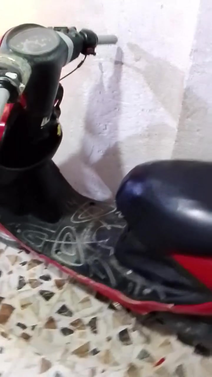 سلام عليكم عيني درجة للبيع المكان ابو خستاوي شارع غسل رقم *********** السعر 250 بي مجال
