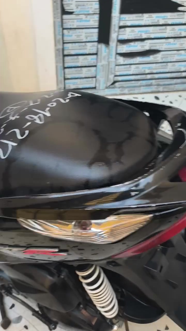 السلام عليكم دراجة لبيع ماكس ثعلب التفاصيل داخل الفديو العنوان الزعفرانية *********** السعر 700 بيهه مجال قليل
