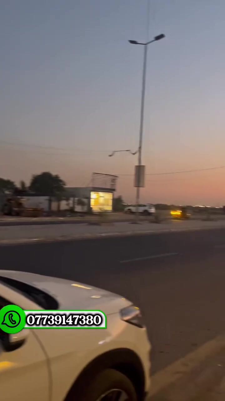 🏡 بيت للبيع على موقع تجاري مميز جداً 🔥

📍 الموقع: على شارع الحشد مباشرةً — شارع الـ 40 متر التجاري

مساحة البيت: 100 متر
مناسب للسكن والاستثمار بنفس الوقت ✅

✨ تفاصيل العقار:
• الطابق الأول: قاعة مفتوحة تصلح مكتب، محل، أو أي نشاط تجاري
• دخل شهري  من الطابق الأول: 500 ألف دينار
• درج خارجي مستقل للطابق العلوي، مناسب للسكن أو للاستثمار

💰 فرصة ممتازة للي يريد بيت يسكن بيه ويستفاد من دخل إضافي، أو يشتريه كاستثمار تجاري.

📞 للاستفسار والحجز:
شركة الكنك للاستثمار والتطوير العقاري ***********
