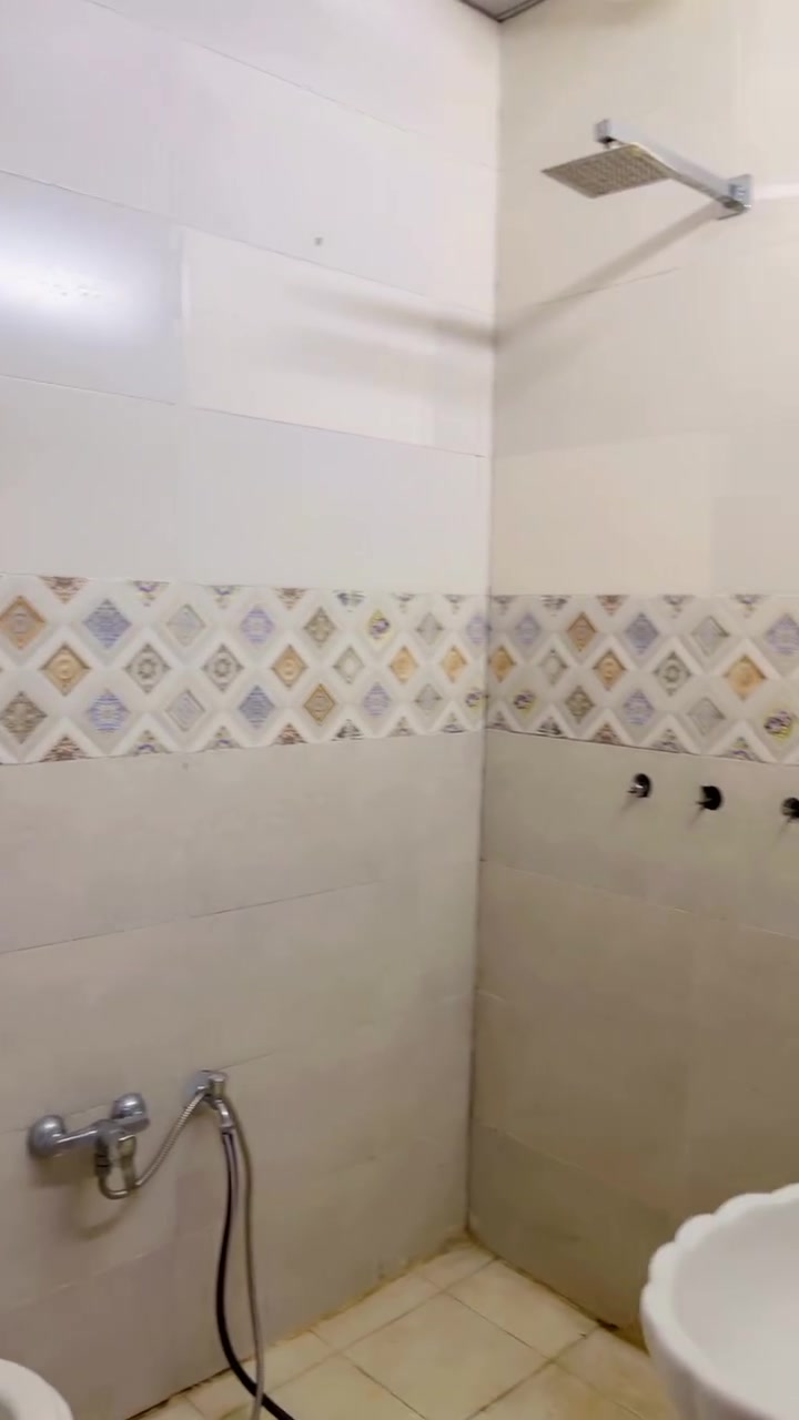البيع بيت في الخطيب الزراعي شارع الحشد قرب مولدة حيدر الاسدي 
🔴🔴🔴🔴🔴
🏡مساحة 60 متر واجهة 5 ونزال 12 
🏠بيت طابقين ونصف 
🚩بناء 2022 
🏡للاستفسار اتصل *********** موجود واتساب
