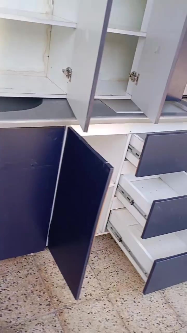 سلام عليكم كاونتر MDF خشب سنك كرانيت حراري مستعجل عل بيعه سعر 250بي مجال رحمه لوالديك مو شراي لا تكسر بسعر  تواصل واتساب ***********
