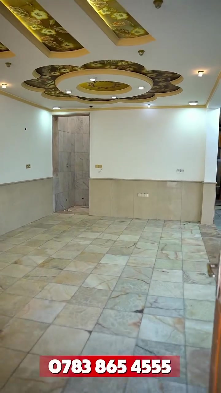 بيت للايجار بداية حي الصحة من جهة باب الحسين دقيقه واحدة يبعد عن باب الحسين بالقرب من دائرة الكهرباء ، سادس بيت عن شارع حي الصحة
تفاصيل البيت 
الطابق الاول / صالة + هول + غرفة نوم + مطبخ + صحيات .
الطابق الثاني 
غرفتين نوم + صحيات + هول +مطبخ
للاستفسار عن  التفاصيل المراسلة على الواتساب✅***********
