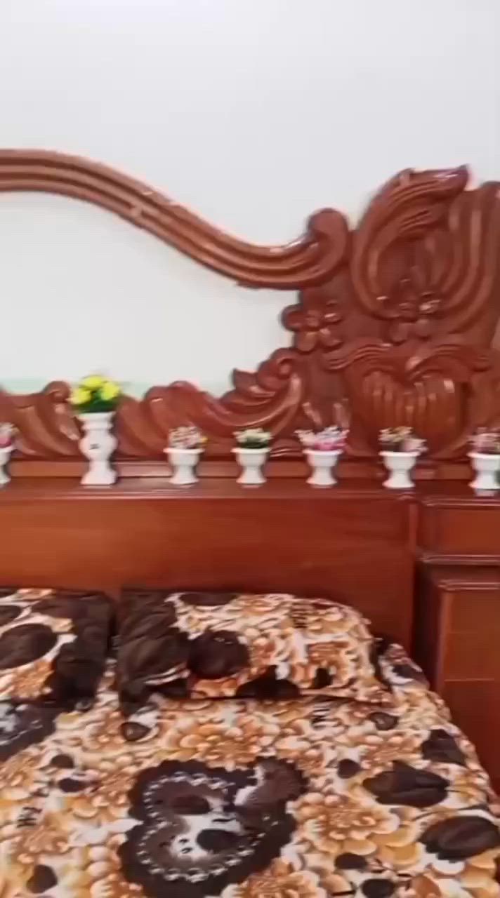 السلام عليكم غرفة اخشاب ثقيل مستعمله للبيع بيها اضرار كما موضح في الصور والفيديو وأغلب النوقصات موجوده عندي ادفع سعر للتواصل واتساب *********** العنوان جنوب الموصل ناحية الشورة
