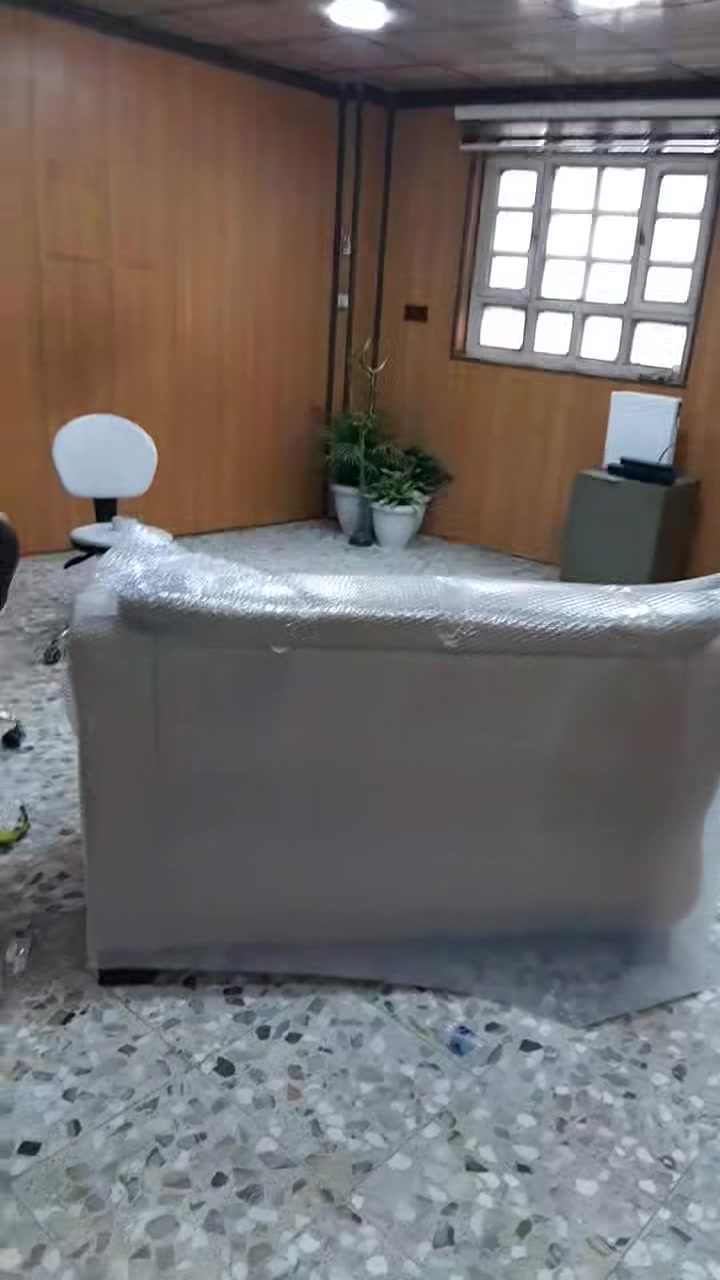 السلام عليكم   (شقق عدد٢طابق اول )بالواجه البناية تجاري محتويات الشقة غرفةعدد٢ وصالة وخدمات تصلح شركات ومكاتب او عيادات العنوان بناية على الشارع العام العنوان حي الاعلام شارع قطر الندى قرب جامع عمر مقابل فوج الطوارئ بنايةمطعم فاملي تايم بجانب الحديقة المطعم بناية ركن قرب فرع شركه على الشارع العام للإستفسار الاتصال على الرقم ***********
