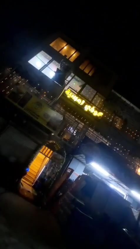 كوفي شوب للبيع بسعر مناسب
كوفي سياحي و ايجار 
حلو 
السلام عليكم شبابنه كوفي شوب للبيع العنوان الحريه شارع 30 حي السلام الكوفي 3 طوابق 
طابق اول اراكيل و كعده تخم مرتبه 
طابق ثاني كعده راسي و بليارد
طابق ثالث غرفه كبيره 
الكوفي مكون من 
45 نركيله خشب بكار صاج
25 نركيله بابليه 
3 مبردات عملاقه
بارستا كامله 
3 شاشات بلازما
سستم كامرات كامل 
سستم سماعات
ميوزا بليارد ثنين جدد و نضيفات 
مكان شغل مرتب و حلو مابي خساره ابد 
اجار العماره 550   الف
واتساب (   وتساب    ***********                      )
اتصال  {      ***********                    }
