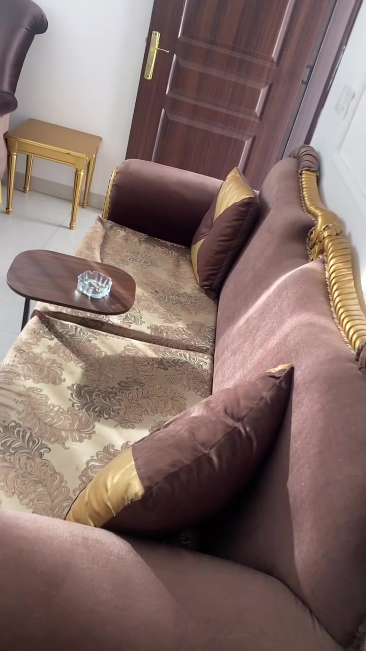 الاستفسار الاتصال
***********

تخم كلش جديد وشرط الفحص 

وشرط نظافه هنه تخمين تريد واحد تريدهن ثنينهن
