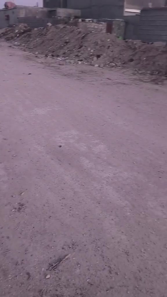 قطعتين للبيع زراعي العنوان البصره خور الزبير حي الحكيم مساحه الوحده 250 متر ماي مقابيله كلش والكهرباء يمه واليشتري نسوي مكاتبه  انا بكلشي وياك بس وي الحكومه حابك حالي وحال هاي الوادم البانيه بيوته ***********
