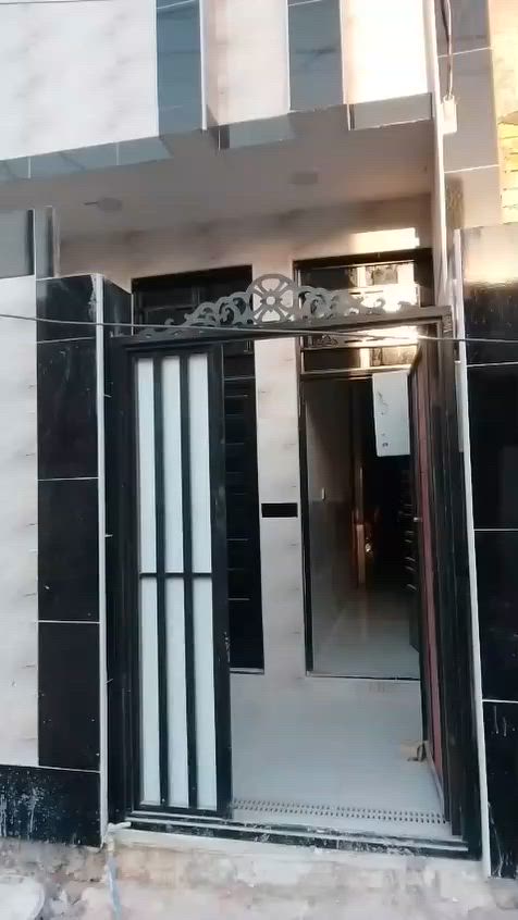للبيع 100 م سعر 85 ضباط ثانيه زراعي بلديات بظهر معسكر البلديات قرب سكلة ابوطيبه شارع 20 الترابي بالفرع استفسار ***********
