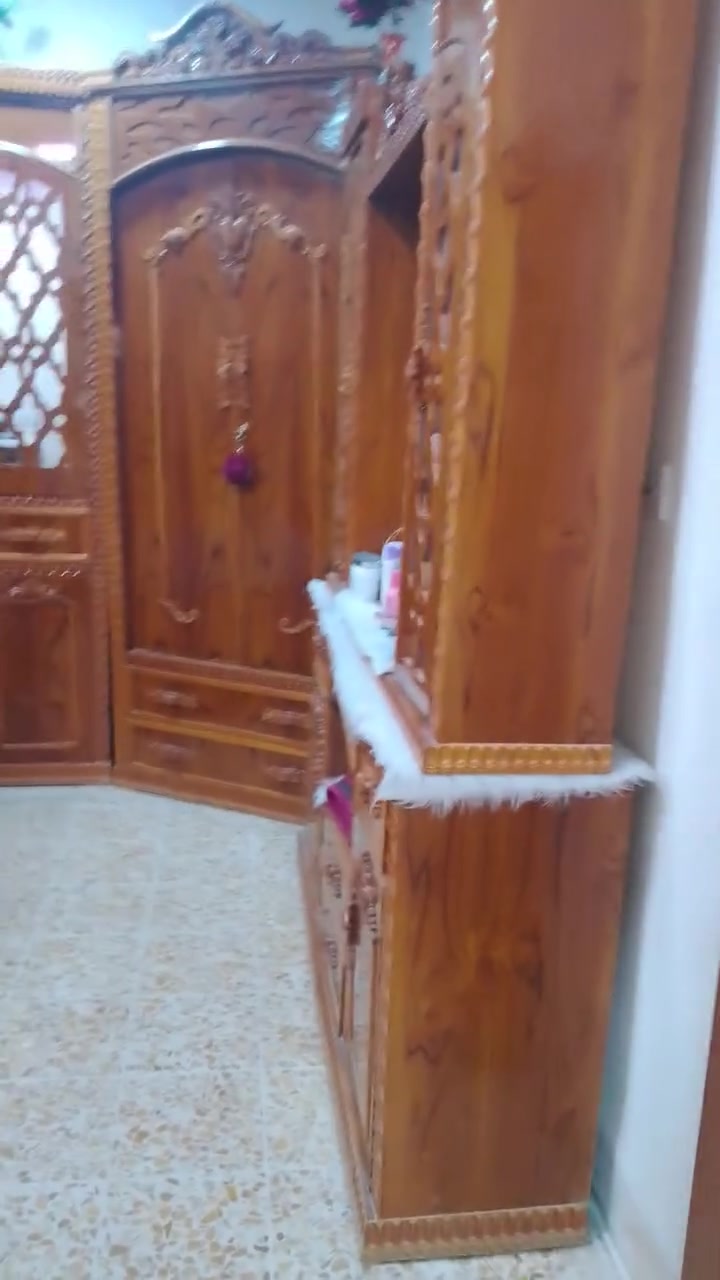 السلام عليكم غرفه نوم للبيع ست ابواب خشب 5 مليم ثقيل السعر مليون غرفه جديده رقم الهاتف ***********
