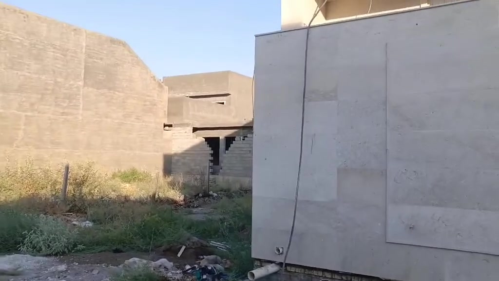 قطعت أرض للبيع زراعي تحويل مباشر 
الموقه خلف  مضيف شيخ عمار خدمات كامله مساحه 200متر لاستفسار على رقم ***********
