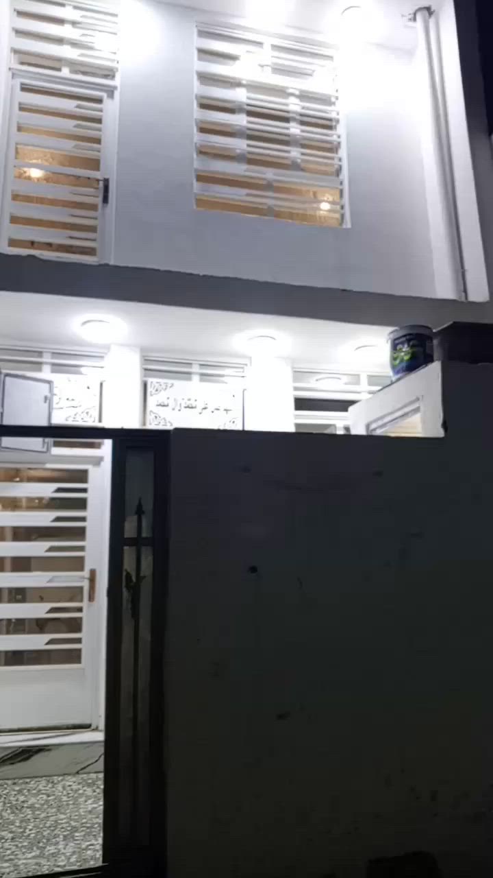 السلام عليكم بيت للبيع الامين الثانيه شارع مياح تجاوز عل شارع ماء مجاري كهرباء مربوط مع الطابو بناء حديث60 مترالستفسار الاتصال ***********
