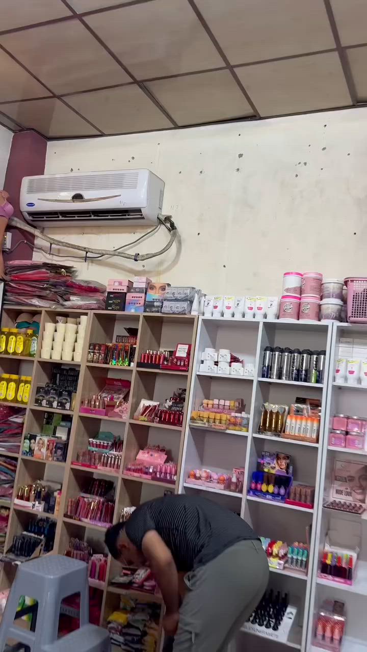 تنزيلات عمو قدوري 
عروضات كوزمتك تحطيم اسعار
كركوك واحد حزيران مقابل حصو ورمل
***********
