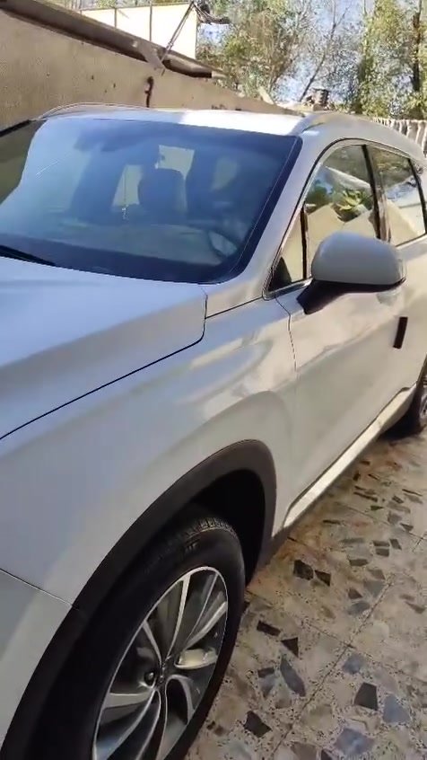 السلام عليكم
سورنتوا 2019 وارد امريكي شكل ال2020 فول مواصفات عدا البانوراما 
مكفولة من الصبغ والفتح والتبديل 
اربع سلندر مكينه 2500 مكفولة وكير مكفول
بصمة تشغيل بصمة ابواب 
7 راكب 
3 قطع تبريد 
كامرات خلفيه رادارت جانبيه
حساس امامي خلفي 
شاشة جبيره كاربلاي 
فول تحكم ستيرن 
3 انظمة قيادة 
سايد بريك بصمة 
جنطة كهرباء 
كشنات جلد وكهرباء السايق والبصفة 
لايت زنون 6 عدسات لد امامي خلفي 
ويل كروم 
رقم بغداد الانكليزي الجديد تحويل ثاني يوم 
مكاني البصره
***********
السعر 180$ بيه مجال
