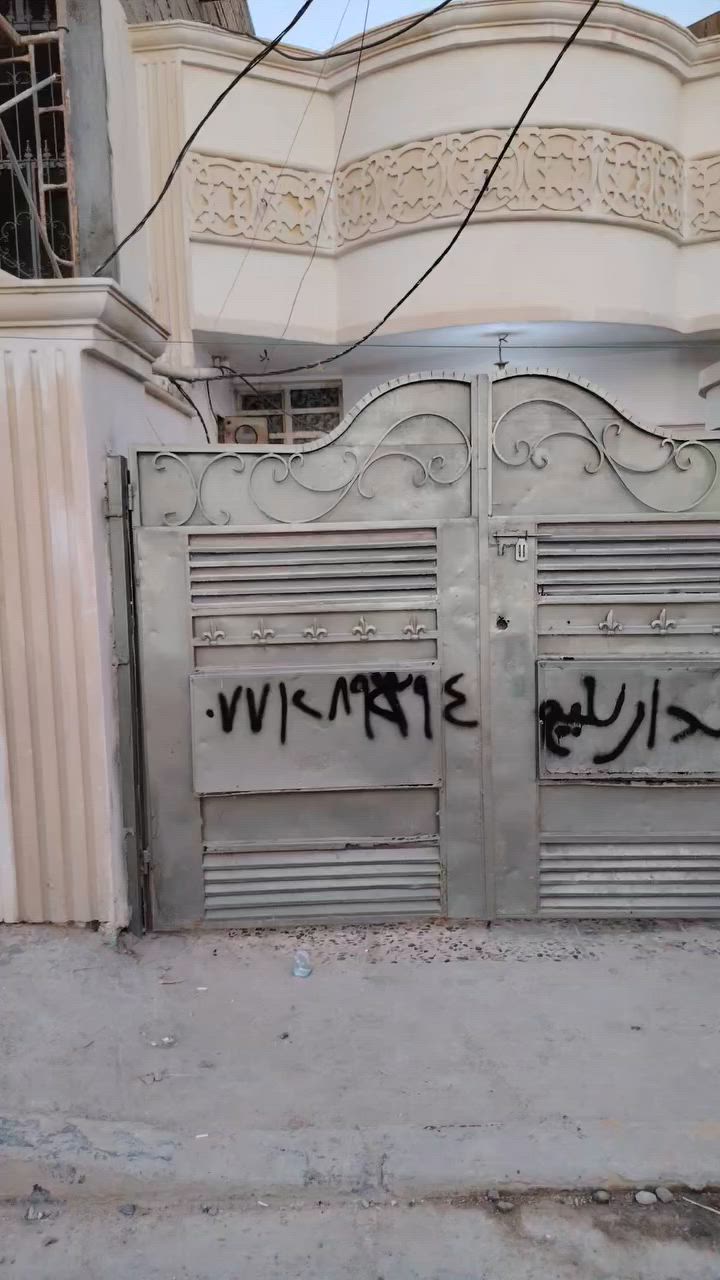 بيت للبيع عدد اثنين المساحه كل بيت ١٠٠م ٥×٢٠ كافة الخدمات ماء مجاري كهرباء تبليط يقع في منطقة سبع قصور شارع ابو علي هاتف  ***********
