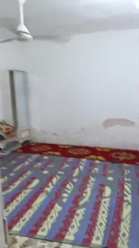 سلام عليكم بيت للبيع مساحته ٧٠ متر بصفحه ام الكبر بصف الفرع الاطفاء بيت نضيف وفرع هادئ ونعمه من الله للتفاصيل موجوده في الفيديو وللاتصال ع الرقم  ***********
