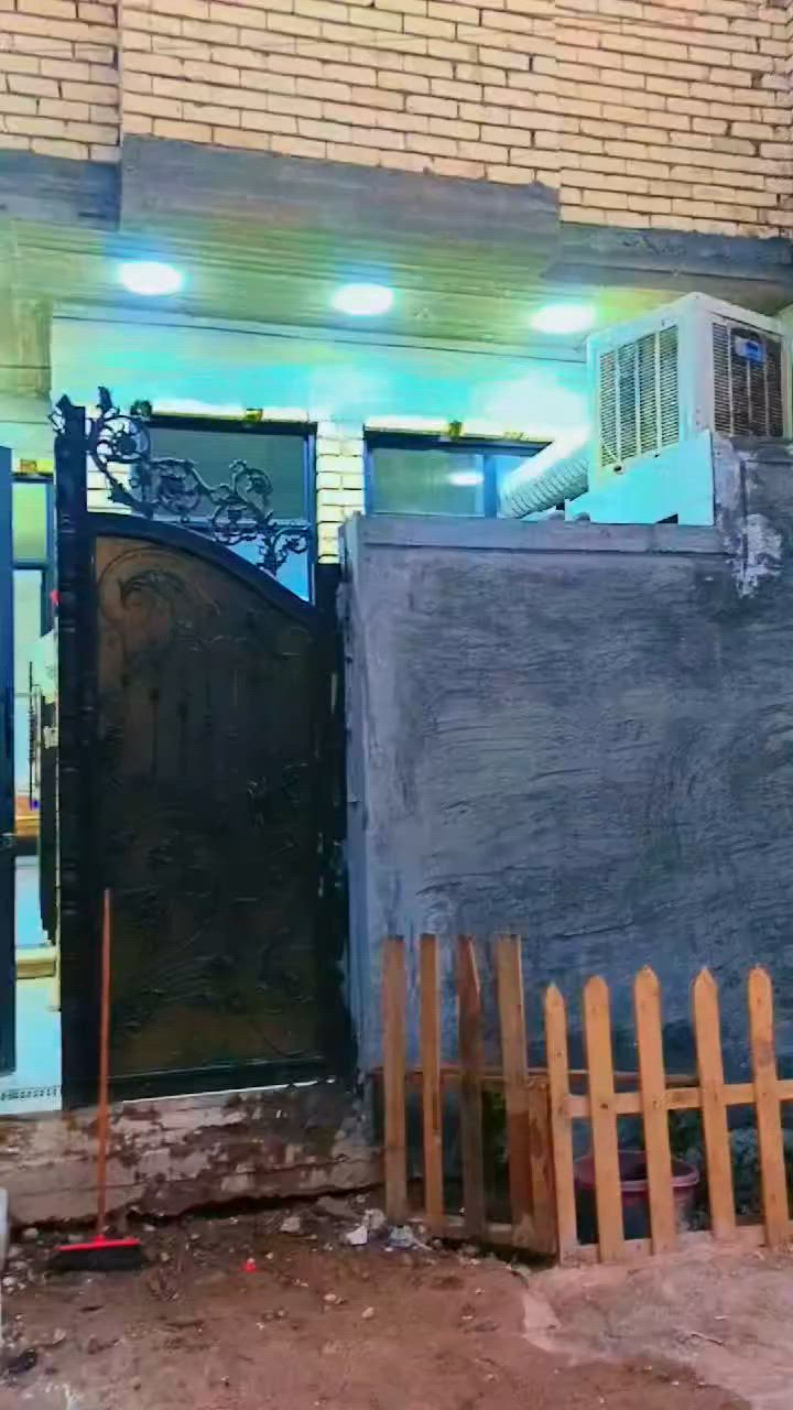 سلام عليكم بيت بل شعله شارع افران الضياء لبيع طابق واحد المساحه مالته ٨٥متره  الكاعيه رفت ولطابق الثاني مبني عل نص بيت مثل ما ماضح بل تصوير كلله درجه ولا  البيت بئول فرع علا ايدك اليسره  بصف الغربي  الرقم *********** يتوفر واتساب

