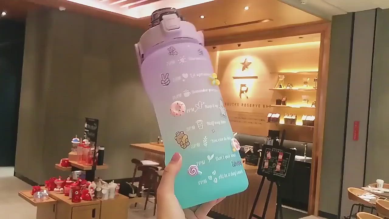 مطارة شكل كيوت 🥰
✅لحفظ الماء البارد 
(عصير 🧃بروتين،كلشي تكدر 
تحفظ بيها حجم كبير) 

✨بلاستك درجة اولى 💯
✨قويه جداً
✨السعه 2 لتر 
تكدرون تاخذونها وياكم اي مكان 
وخاصه أصحاب الجم راح تفيدكم هواي

تحتوي على استيكر ملصقات🍓

🚘يوجد خدمة توصيل لجميع محافظات العراق 🚘


**إذا كنت صاحب هذا الإعلان وتريد حذفه لأي سبب، رجاءا أرسل رسالة إلى الدعم الفني**