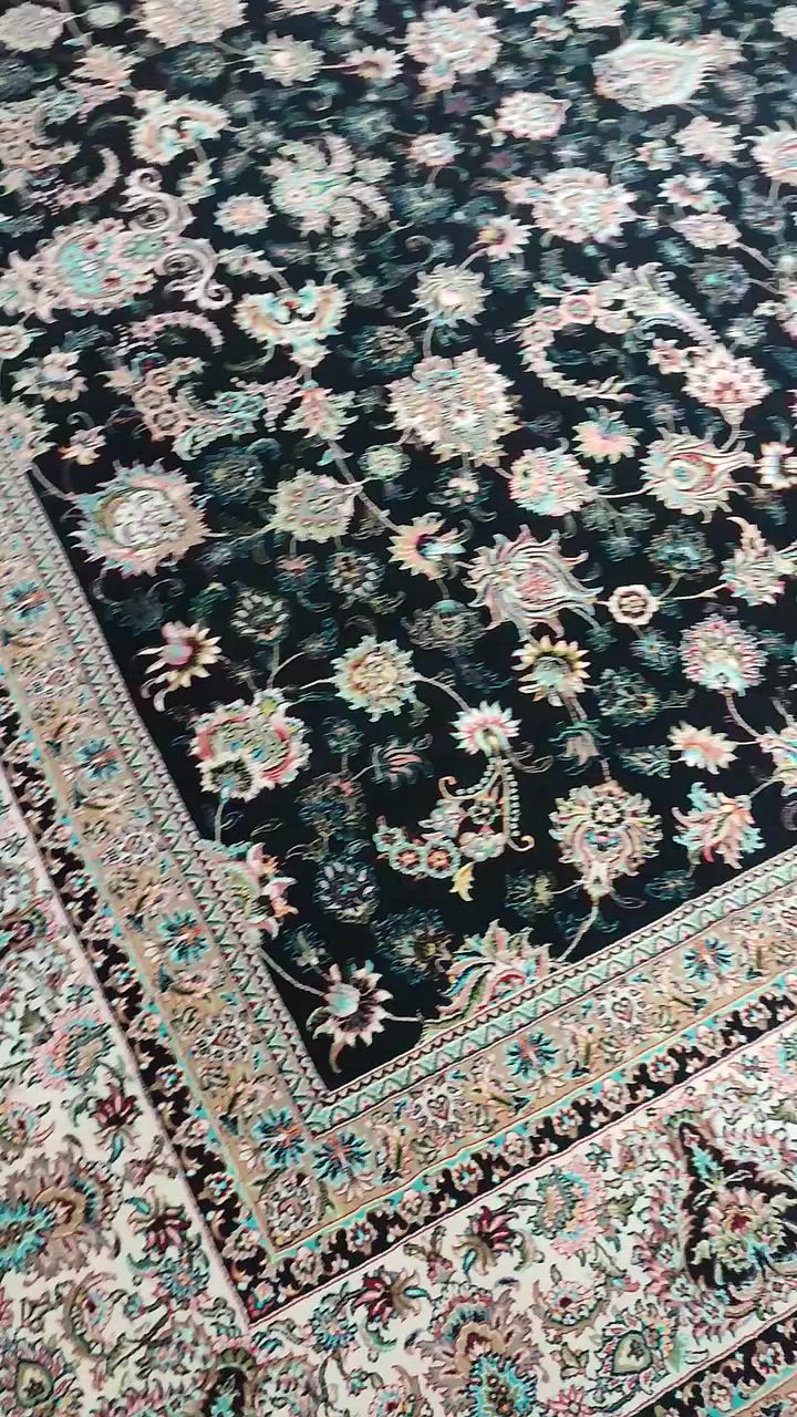 دووتاک فەرشی ئێرانی 1000شانە ئەسڵی دەرەجەیەک بۆفرۆشتن قییاسییان پێکەوە 4بە5.30 
نرخی هەردووکییان پێکەوە335هەزاربەلاش 
لەسەیدسادق
***********
***********

