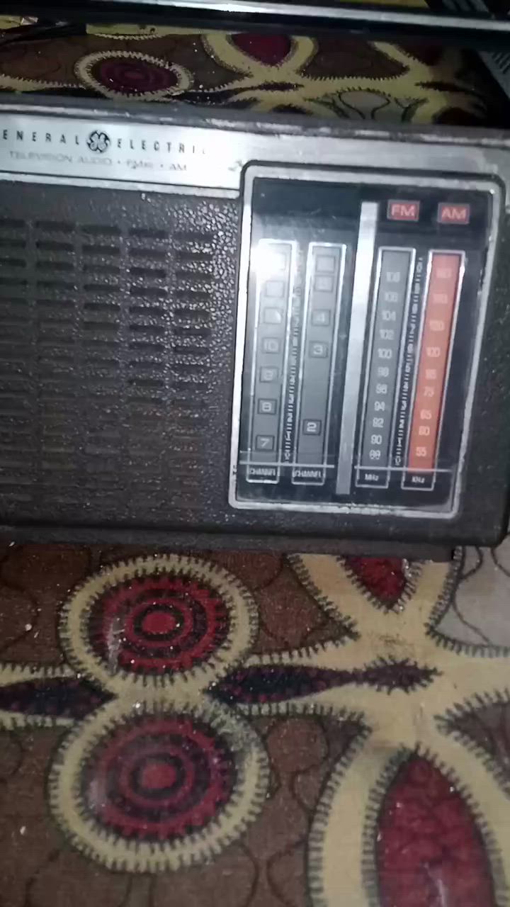 راديو اربع موجات شغال خيط يحتاج تركيب ويوجد كسر موظح بالفديو الجهاز شغال على ٤ بطاريات قلم السعر ١٠ الاف دينار


**إذا كنت صاحب هذا الإعلان وتريد حذفه لأي سبب، رجاءا أرسل رسالة إلى الدعم الفني**