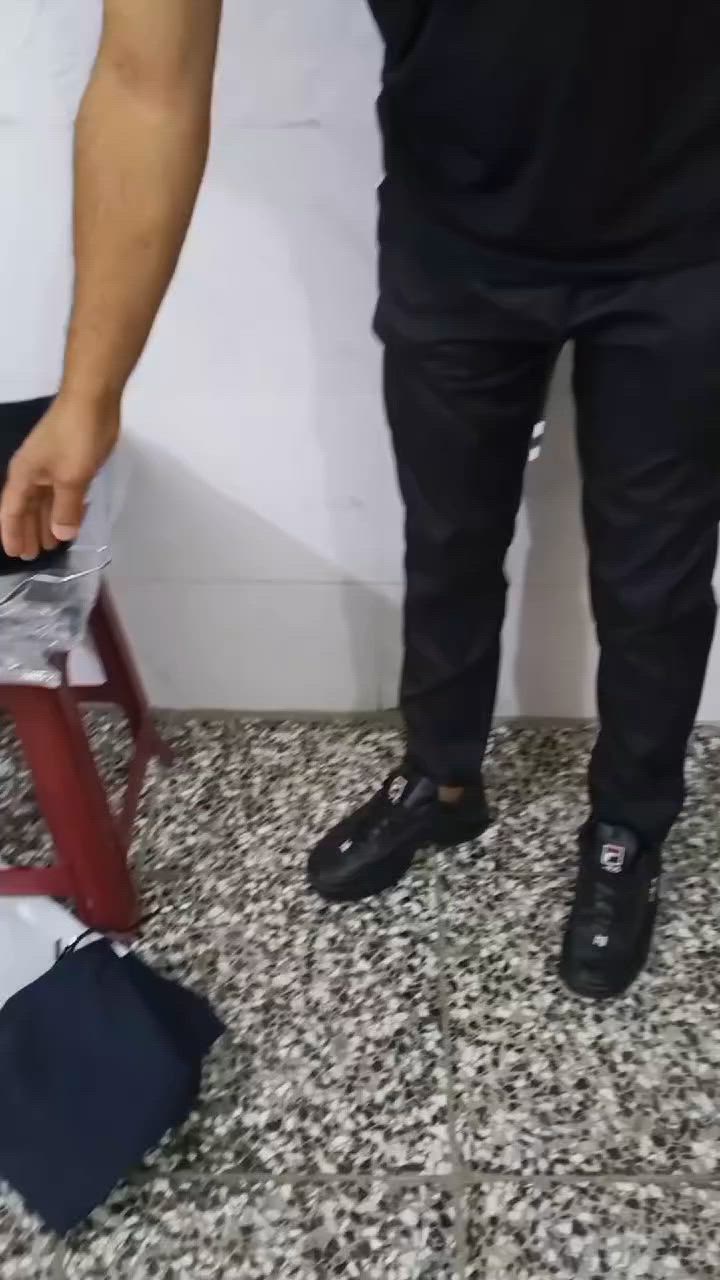 السلام عليكم شباب توفر شال نسائي مناسب جدا سعر الدرزن 10 الف متوفر شلعه 20 درزن اخر كميه للحجز خاص او وات ساب ***********
