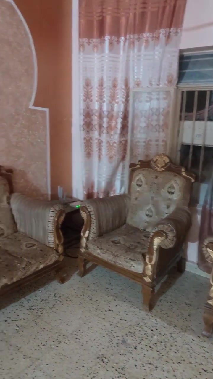 تخم سعره 200 والمعرض سعره 150
وبيه مجال 
التواصل خاص او ع الرقم   ***********
