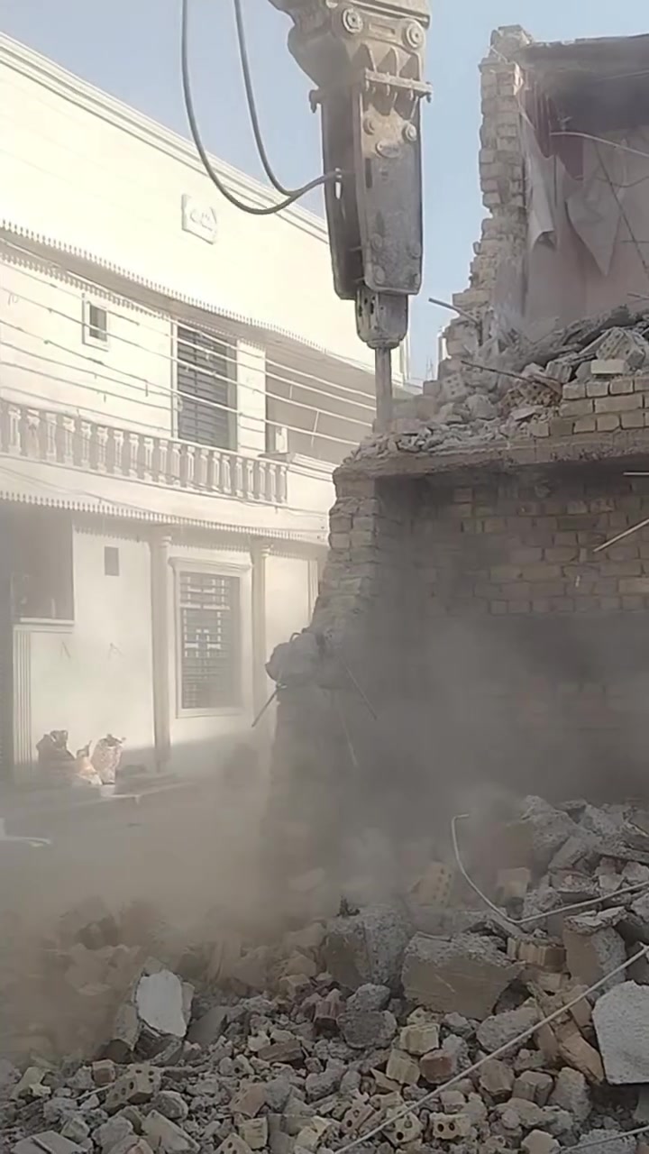 السلام عليكم كادر تفليش البيوت تفليش الرباطات وتكشير الجدران وقلع رضيات وكل ما يخص لتفليش هاذه رقمي ونتصل بخدمتك ***********
