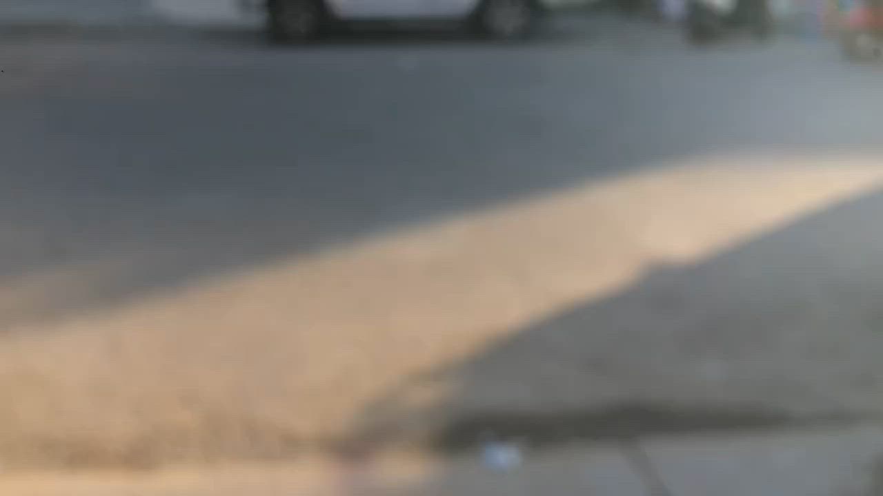 السلام عليكم بيت ٢٠٠متر للبيع طابو صرف على الشارع العام الرئيسي احلى موقع بالكفائات بي محلات بصف سيد هادي القصاب التفاصيل داخل المنشور للتواصل مع الرقم ***********
