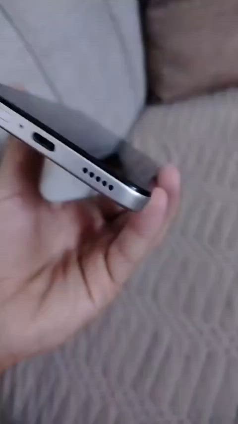 حبايب HONOR X7d مستخدم شهر ونص كامل كارتونه وشاحنه جديد مستخدم قليل مال بيت نضيف بس بي فطر ع الجامه مال كامرة وما مأثره ابد مابي اي ضربة ثانية السعر ١٨٠ وفي مجال شي بسيط / موجود واتساب ***********
