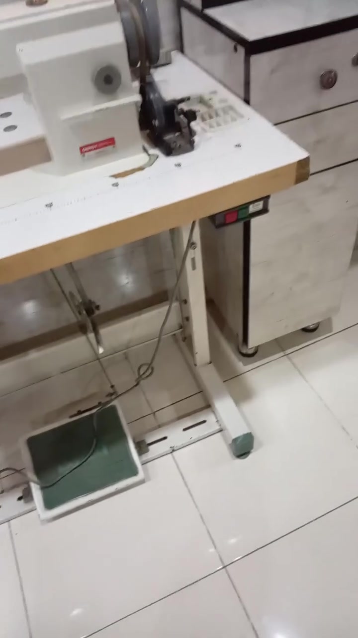 مكينة للبيع كاملة نضيفة من كلشي العنوان بغداد ***********
