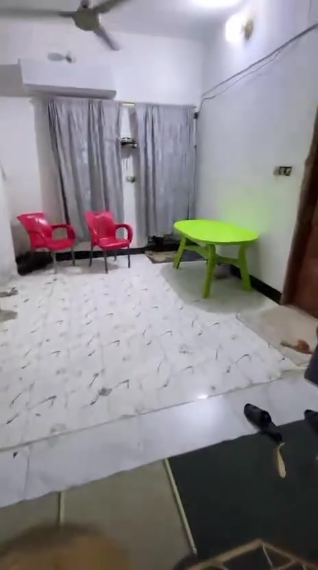 بيت للبيع او المراوس حسب القناعه
بيت 200 متر بلديه مشتغل معاملته بيدي وكملتها باسمي واصل للتقيم فقط بس يتقيم بعد 
موقع البيت كلش قريب وممتاز 
بجانب مدارس الفرقان 
بشارع مالك الاشتر 
يعني قريب ع شارع كربلا وقريب على شارع 60 العرضي وقريب على شارع الكفيل مبني وكامل كله سيراميك وكاشي درجه اولى 
مسكف سكيبان الكراج 
الاستقبال 6×4 
مطبخ 5×4
الصاله 10×4
3 غرف نوم 4×5 
صحيات داخليه وخارجيه 
البيت معروض ب 90 وقابل للتفاوض 
*********** اتصال او واتساب
