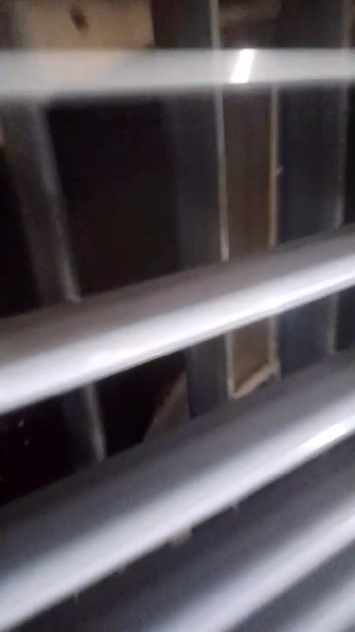 مبرده كونفيره للبيع حجم متر ونص كل شيء ما بيها شغاله فقط تاير واحد مكسور والاتصال هذا رقمي او بالتعليقات او بالخاص ***********
