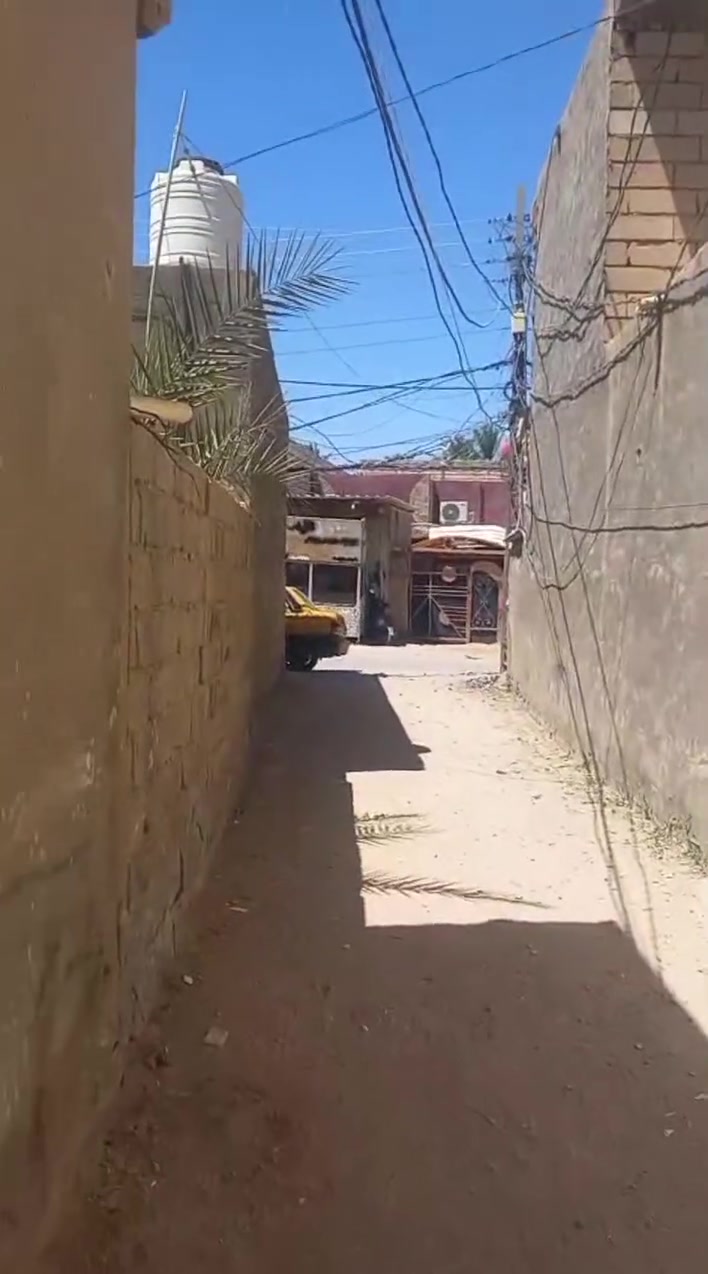 بيت للبيع مساحه ٩٠م ( يباع نقد أو بالقسط)
العنوان قضاء الحر منطقة السواده خلف مدرسة الحسام مباشر ٣٠ م عن السايدين الجديده 
جنس العقار طابو زراعي سند 25 إقرار محكمة 
سعر النقد 45
بالقسط 50 سعره مقدمه 15والباقي قسط بالشهر 500
اللاستفسار أكثر على الأرقام التالية 
***********
***********
