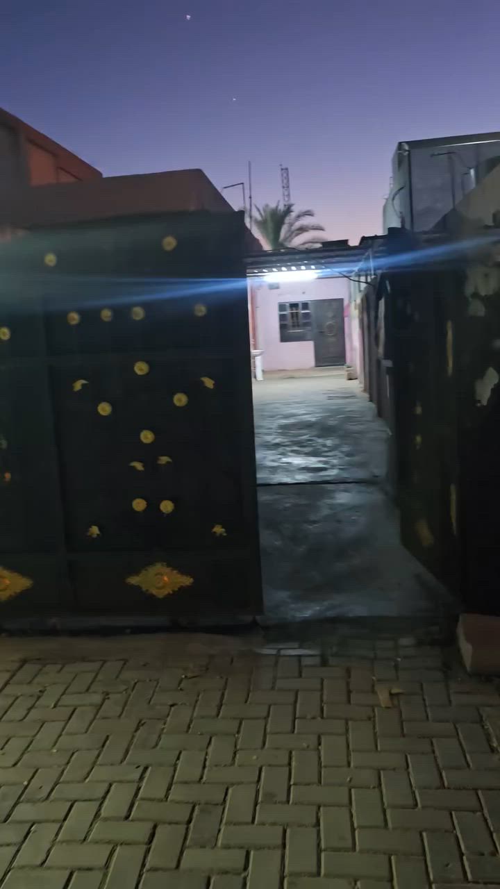 متوفر دار للإيجار بدوميز 200 متر هول وثلاث غرف نوم ومطبخ وصحيات وكراج مسقف بدل الإيجار 300 ألف عقارات ابو وحيد ***********
