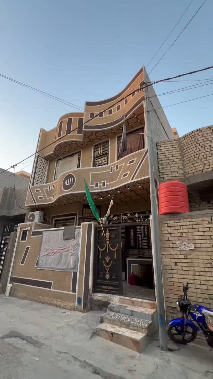 💥 منزل طابقين بناء درجة أولى للبيع - موقع مميز جداً 💥
​📍 الموقع: كربلاء / القلعة - قرب مستشفى الكفيل (كافة الخدمات متوفرة).
📐 المساحة: 100 م² (طابقين).
​🏗️ يحتوي المنزل على:
🛋️ استقبال | 🍽️ مطبخ | 📺 صالة | 🛏️ 4 غرف نوم | 🚽 صحيات متكاملة.
​⚖️ سند العقار: سند 25 إقرار محكمة، مكاتبة رسمية مع صاحب الأرض مباشرة.
​📥 مكتب بيت الأمراء للعقارات والمقاولات 📥
إدارة متميزة وثقة في التعامل. للاستفسار والمعاينة:
📲 واتساب: ***********
📞 إتصال: ***********

