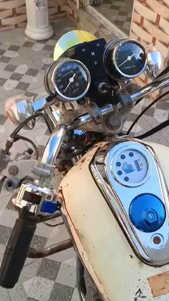 سلام عليكم دراجه. جونده موديل 13 معمره لل 26 لدراجه توه امجفته او مبدل بيه كلچات توه او كهربايات ادراجه كله جديده سعر لادراجه 325 أو بيه مجال لشراي لدراجه كلك اكفله من سرقه او عشاءر عنوان لدراجه دونيه ولدراجه. عوزه بس دوسه مال رجل للرقم لتصال***********
