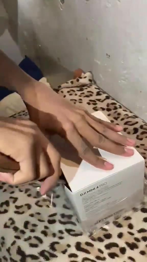 سلام عليكم درون مني 4 Pro موجود كبس شركه رقم *********** عنون ذي قار
