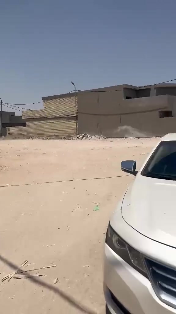 يوجد بيت للبيع مساحة 160متر طابقين على حديقة 
نموذج B
مدة الاستلام الدار سنة 
مقدمة 60 مليون
والباقي 100مليون على مصرف العقاري 
العنوان كربلاء مجمع الوفاءالسكني 
للاستفسار مراسلة الصفحة او اتصال 
***********
