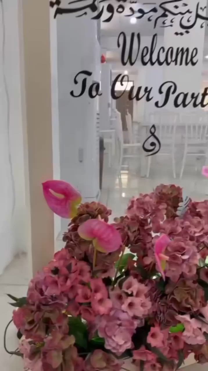 مساء الخير والعافية أحبتنا الكرام 🤍✨
(( قاعة  Yıldız 🌟 للمناسبات)) 
​ليلة العمر هي بداية لحكاية استثنائية، ولضمان خروج كل التفاصيل بأسلوب راقٍ يليق بكم.. نقدم لكم خدماتنا المتكاملة لتنظيم حفلاتكم بأجمل ما يكون: 💍🌹

​🎶 دي چي مع منظم حفل بشكل مميز يشمل (دخولية العرسان، تقطيع الكيك، تبديل الحلقات).

💃 موظفة مسؤولة عن تنظيم دخول العرسان وتشغيل أجهزة الدخان وفقاعات .

🍽️ كادر تقديم طعام عدد (2).

📱 موظفة مسؤولة عن استلام الموبايلات.

💡 ديسكو لايت وإنارة متحركة.

 👫 مساحة كبيرة لعمل الفقرات بكل اريحيه 

👗 غرفة تبديل خاصة بالعروس.

🚗بعيدة عن الازدحامات  وهوسه الشارع  والمضايقات 

​📍 العنوان: عنه - الشيشان - قرب القائممقامية.

​للحجز والاستفسار يرجى الاتصال على:

📞 أيمن: ***********

​أهلاً وسهلاً بالجميع.. ننتظركم لنصنع أجمل الذكريات! ✨🥂
