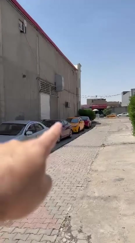 دار للبيع زراعي .
🔴الموقع /تسعين على  شارع المطار .
المساحة /طابق ونص ٢٠٠ م.
🔴يحتوي على ثلاث غرف نوم واستقبال وكراج وحديقة ومطبخ حار وبارد و مجموعة صحيات وحوش خلفي .الطابق الثاني غرفة نوم .
الواجه فلين +ديكور شلال داخل الحديقة .
الدار كامل موصفات من سقوف مغربية وديكورات وارضية بورسلين مميز .
علماً يباع الدار مع الكاونتر الذي يبلغ طوله ١٢ونص متر خشب mdf.
سستم كامرات كامل البيت .

لأستفسارتكم ومعرفة التفاصيل والسعر يرجى التواصل مع الرقم ادناه…
(***********)
