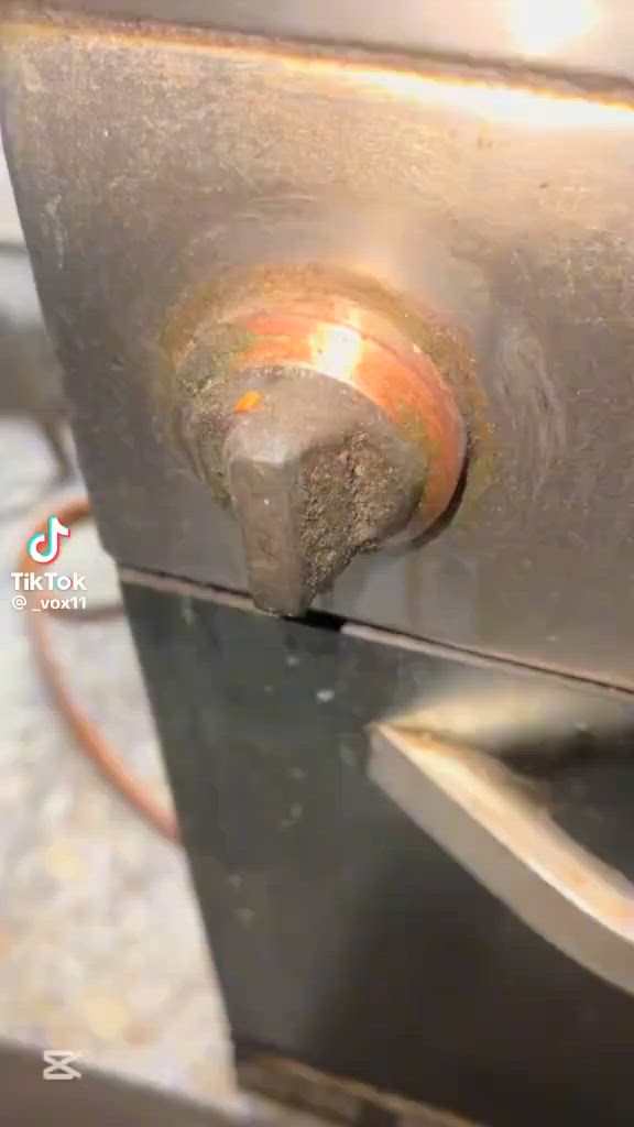 هلاَ واسهلاَ طباخك عطلان وماعندك مجال اتدزه للمصلح لگينالك حل انتَ وگاعد أبيتك اجيك
فرن
عيون
باب 
كلشي يخص الطباخ يمنه 
مـ؏ التنضيف وترتيب  

بس أتصل ؏ رقم 
ورشه الاخوين يوجد واتساب 
***********
او مراسلة الصفحة
