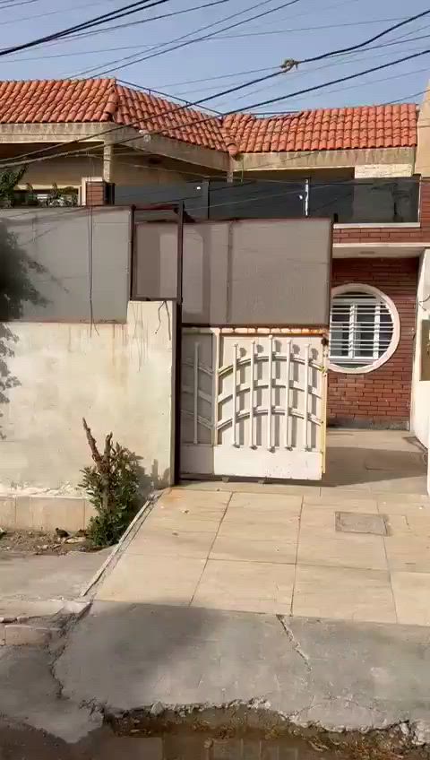 سلام عليكم بيت مرتب بدوره
 جمعية حجي خيرالله مساحه 160مترغرفتين وصاله حديقه وكراج...غرف 8*8ايجار 850الف قفل
: اريد عايله ضغيره اومكتب محامي اوشركه دكتور اوموظف مااريد عايله اكثر من 4اشخاص