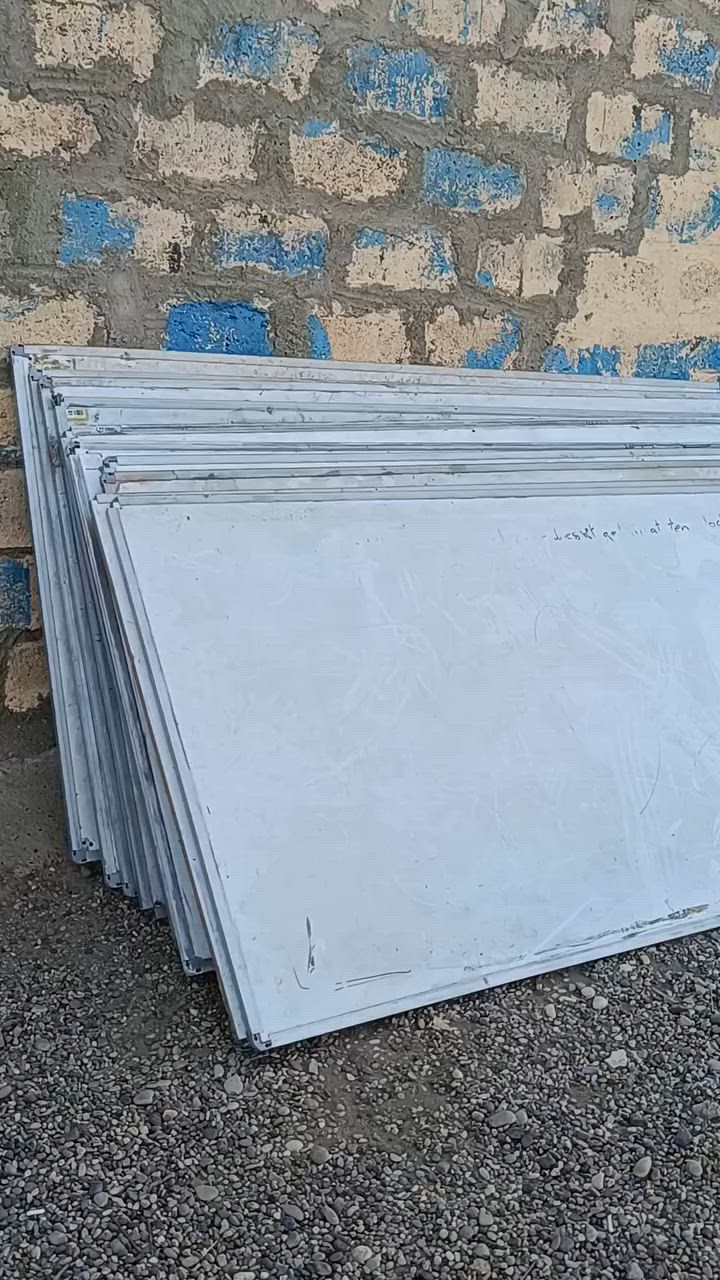 مكلف بالنشر 
يوجد سبورات خشب مضغوط للبيع 

الحجم الكبيره كسبورات للكتابه 240×125تقريبا العدد ٢٠ سعر القطعه  ب ٣٠الف

الحجم الكبيره 240×125 بدون اطارات  حسب الاستخدام عدد 10 سعر القطعه ب ٢٠ الف 

الحجم المتوسط 180×90 عدد ٢٥ تقريبا سعر القطعه ٢٠ الف 

واذا شلع السعر يختلف 
يصلحون للكتابه و استخدامات متعدده 
المكان موصل /قرب سيطره العقرب 
 للتواصل 
***********
***********
