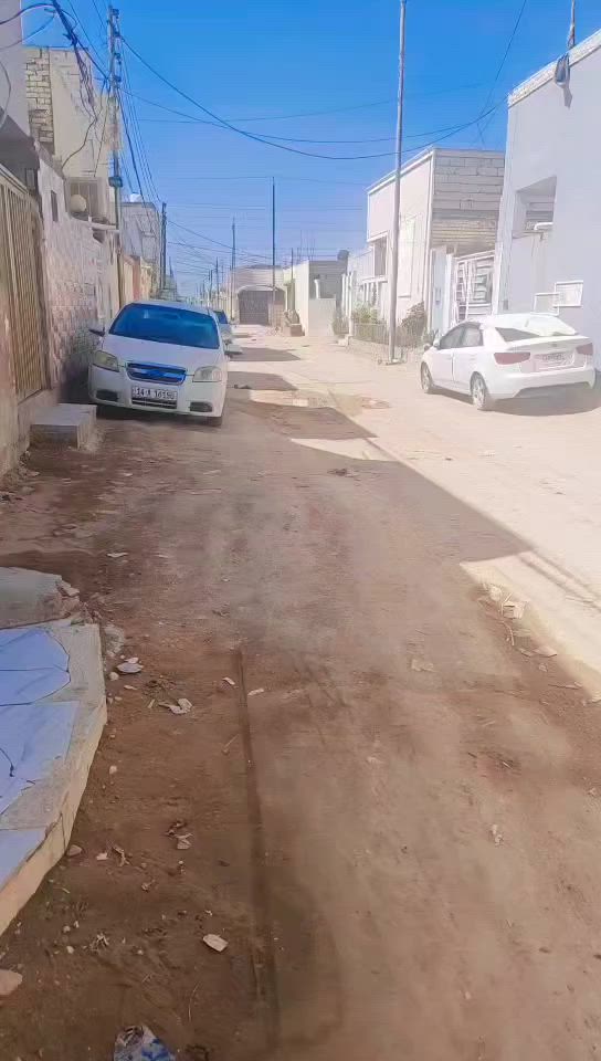 بيت للبيع شارع مطار قديم قرب جامع ام بنين مساحه 140متر ***********
