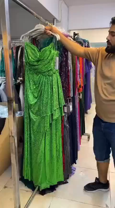 WhatsApp sipariş : +905330322697
Telegram kanalı https://t.me/boost/btkzehra
Web: Modazehram.com.tr
120 adet serili abiye fiyat 25 $♥️ 
 #abiye #abiyeelbise #kadıngiyim #moda


**إذا كنت صاحب هذا الإعلان وتريد حذفه لأي سبب، رجاءا أرسل رسالة إلى الدعم الفني**