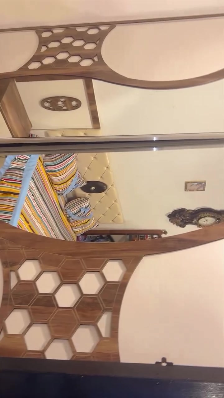 غرفه نوم ٥قطع ضرر فقط مجرات ثنين يحتاج سجه فقط وكومدي واحد مع جرابي طابقين دون اي ضرر اريدهم ثنينهم الغرفه والجرابي ب٥٠٠
مكاني بغداد السيديه ***********
