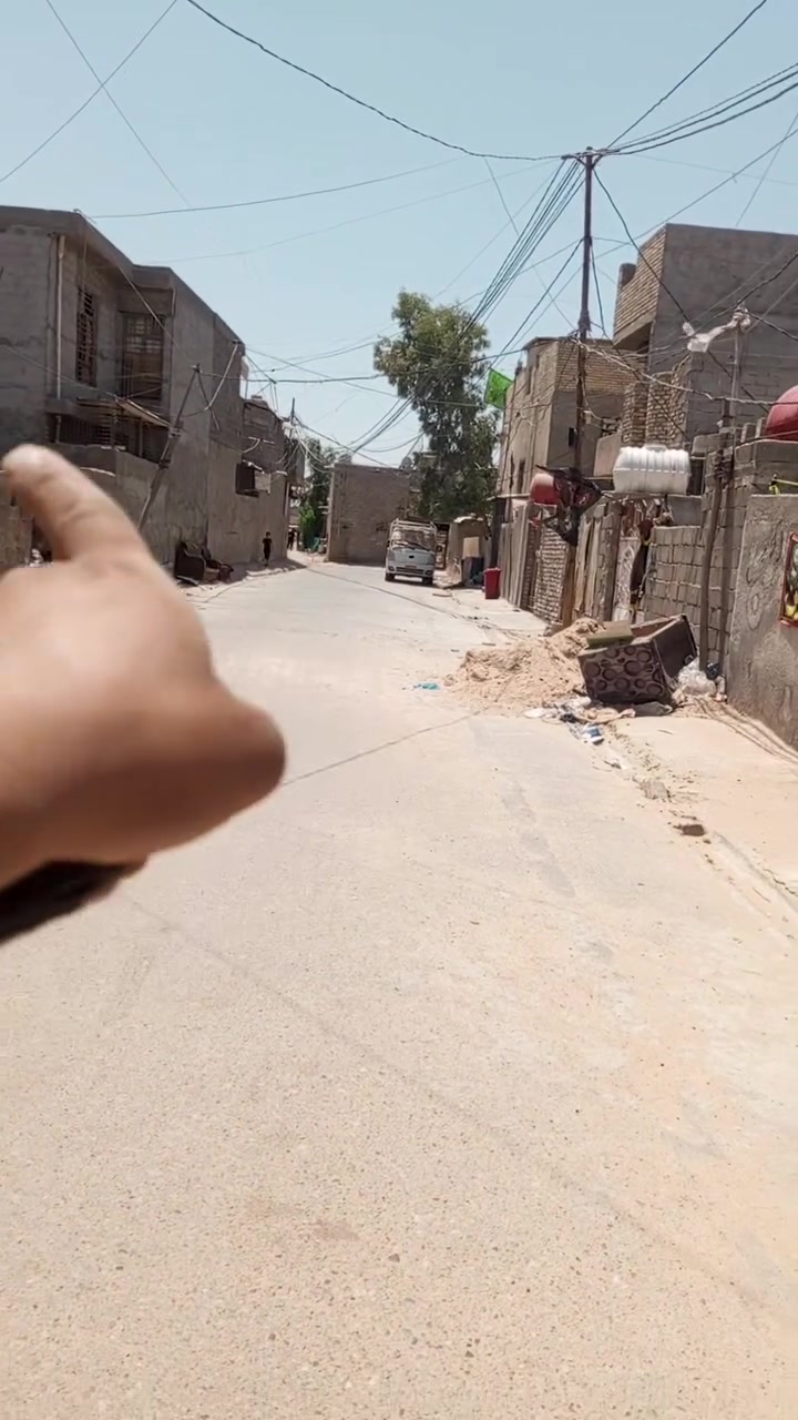 الحميديه قرب السوق جديد بيت 100متر  البيع سعر 20مليون  التواصل على رقم ***********
